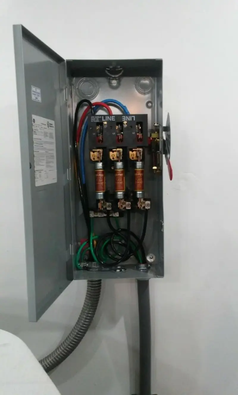 Three-phase disconnect switch installed for Smoke Detector Installation in Folcroft